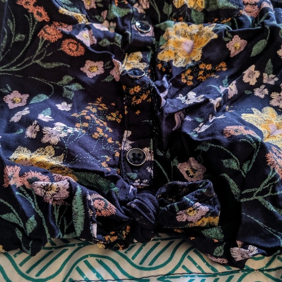 Old Navy Tie Front Blouse - Picture 2 of 2